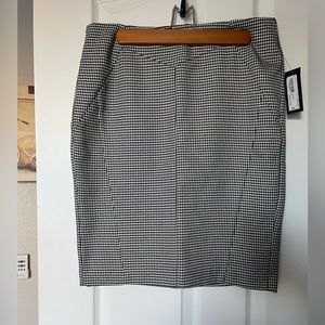 Worthington houndstooth pattern pencil skirt.